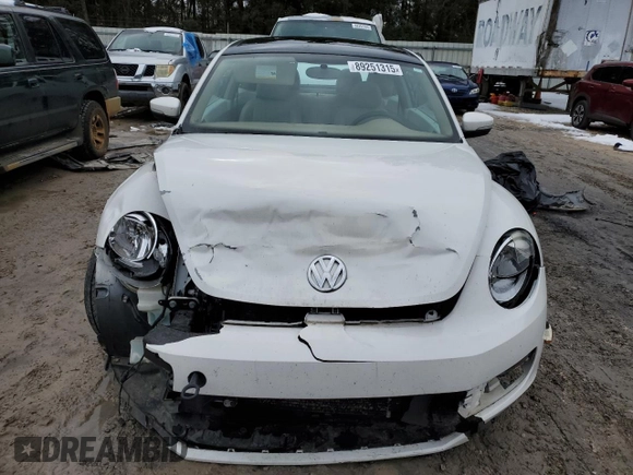 2014 Volkswagen Beetle 2.5L w/Sun with VIN 3VWJP7AT7EM613977, listed as a Copart auction lot 89251315 with 101,885 mi miles and Salvage Title. Bid and sale history available at DreamBid. Image 5.