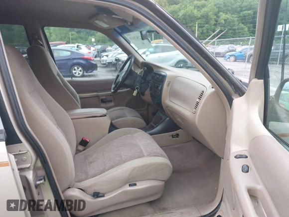 1998 Ford Explorer XL z VIN 1FMZU34E5WZA20652, wystawiony jako IAAI lot #42363619 z przebiegiem 383 213 mil mil oraz . Historia ofert i sprzedaży dostępna na DreamBid. Obrazek 5.