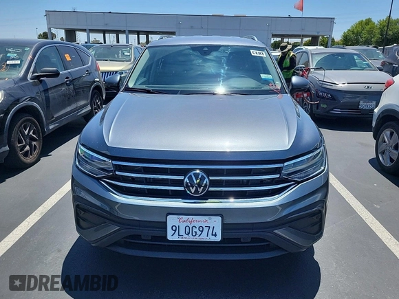 2024 Volkswagen Tiguan SE with VIN 3VV3B7AX8RM107014, listed as a IAAI auction lot 42734341 with 27,789 mi miles and . Bid and sale history available at DreamBid. Image 46.