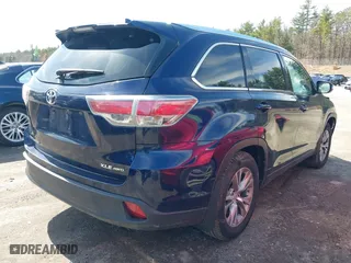 2014 Toyota Highlander XLE with VIN 5TDJKRFH2ES009559, listed as a IAAI auction lot 41913766 with 175,290 mi miles. Bid and sale history available at carsss.com. Image 4.