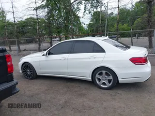 2014 Mercedes-Benz E 350 Luxury z VIN WDDHF8JB0EB017012, wystawiony jako IAAI lot #42368388 z przebiegiem 110 071 mil mil oraz . Historia ofert i sprzedaży dostępna na DreamBid. Obrazek 14.