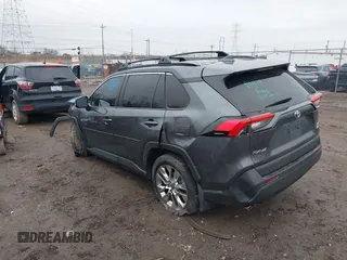 2021 Toyota RAV4 XLE Premium с VIN 2T3A1RFV4MC184144, выставлен на аукционе IAAI как лот 41541562 с пробегом 76 326 миль миль и . История ставок и продаж доступна на DreamBid. Изображение 3.
