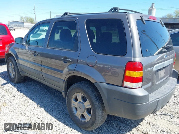 2005 Ford Escape XLS Value with VIN 1FMYU02Z95KC05634, listed as a IAAI auction lot 41888882 with 213,098 mi miles. Bid and sale history available at carsss.com. Image 3.