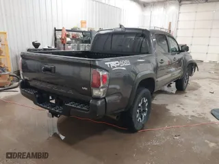 2021 Toyota Tacoma 4WD SR with VIN 5TFCZ5AN1MX268854, listed as a IAAI auction lot 41608266 with 45,823 mi miles. Bid and sale history available at carsss.com. Image 4.