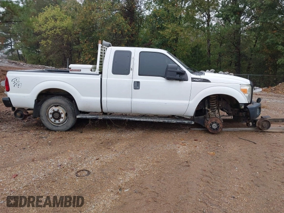 2011 Ford F-250 XL z VIN 1FT7X2B69BEA80380, wystawiony jako IAAI lot #40670990 z przebiegiem 328 503 mil mil oraz . Historia ofert i sprzedaży dostępna na DreamBid. Obrazek 14.