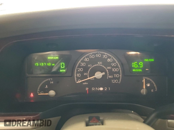 2003 Lincoln Town Car Signature z VIN 1LNHM82W13Y660122, wystawiony jako Copart lot #51790595 z przebiegiem 151 371 mil mil oraz Nie do naprawy • Non repairable. Historia ofert i sprzedaży dostępna na DreamBid. Obrazek 9.