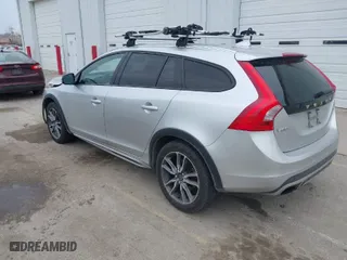 2016 Volvo V60 Cross Country T5 with VIN YV4612HK7G1003617, listed as a IAAI auction lot 41704784 with 85,636 mi miles. Bid and sale history available at carsss.com. Image 3.