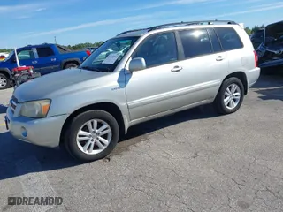 2006 Toyota Highlander Hybrid with VIN JTEEW21A660011807, listed as a IAAI auction lot 41743642 with 272,845 mi miles. Bid and sale history available at carsss.com. Image 2.