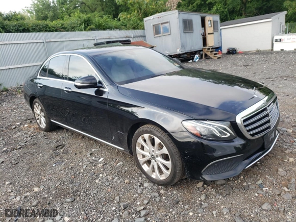 2017 Mercedes-Benz E-Class E 300 Luxury with VIN WDDZF4KB1HA272533, listed as a Copart auction lot 60616704 with 7,431 mi miles and Salvage Title. Bid and sale history available at carsss.com. Image 4.