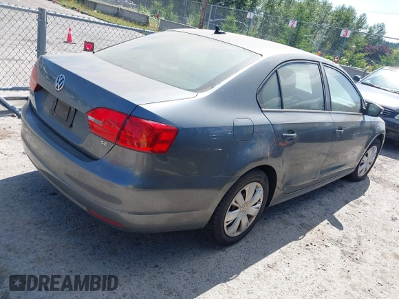 2014 Volkswagen Jetta SE z VIN 3VWD17AJ1EM238164, wystawiony jako IAAI lot #42672236 z przebiegiem 126 098 mil mil oraz . Historia ofert i sprzedaży dostępna na DreamBid. Obrazek 4.