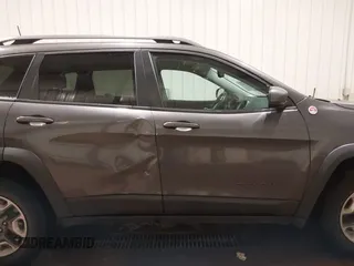 2019 Jeep Cherokee Trailhawk Elite with VIN 1C4PJMBX8KD298807, listed as a IAAI auction lot 41107062 with 79,685 mi miles. Bid and sale history available at carsss.com. Image 13.
