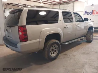 2007 Chevrolet Suburban LTZ with VIN 3GNFC16057G264519, listed as a IAAI auction lot 41641397 with 235,431 mi miles. Bid and sale history available at carsss.com. Image 4.