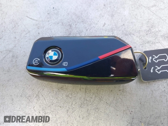 2023 BMW XM z VIN 5YM23CS00P9R58616, wystawiony jako IAAI lot #42205655 z przebiegiem 19 971 mil mil oraz . Historia ofert i sprzedaży dostępna na DreamBid. Obrazek 11.