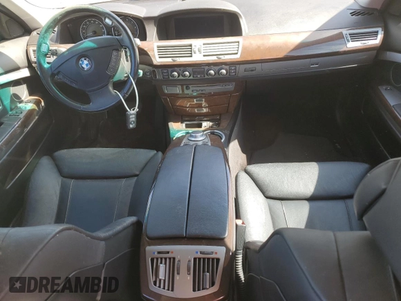 2006 BMW 7 Series 750i z VIN WBAHL83536DT05393, wystawiony jako Copart lot #45846905 z przebiegiem 118 874 mil mil oraz Czysty tytuł • Clean title. Historia ofert i sprzedaży dostępna na DreamBid. Obrazek 8.