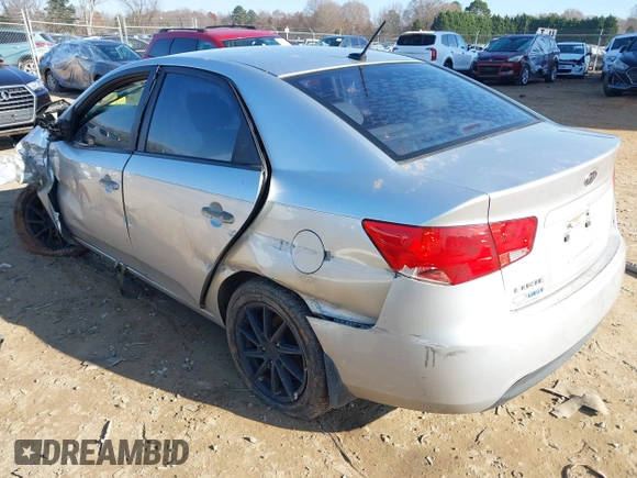 2010 Kia Forte EX z VIN KNAFU4A24A5862810, wystawiony jako IAAI lot #41141468 z przebiegiem 267 768 mil mil oraz . Historia ofert i sprzedaży dostępna na DreamBid. Obrazek 3.