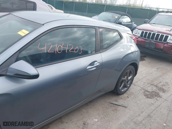 2019 Hyundai Veloster 2.0 with VIN KMHTG6AF0KU017161, listed as a IAAI auction lot 42104203 with 92,420 mi miles. Bid and sale history available at carsss.com. Image 14.