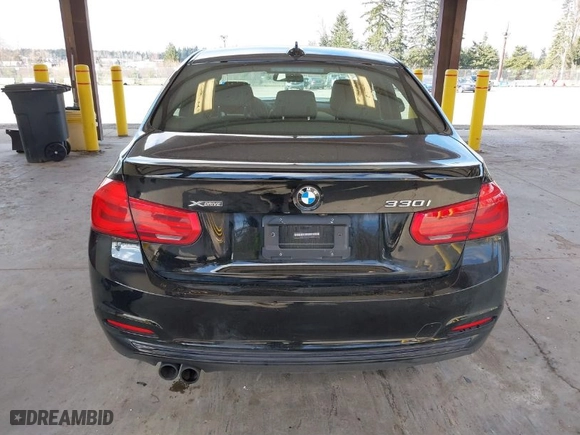 2018 BMW 3 Series 330i xDrive with VIN WBA8D9G56JNU70886, listed as a IAAI auction lot 41752477 with 35,960 mi miles. Bid and sale history available at carsss.com. Image 16.