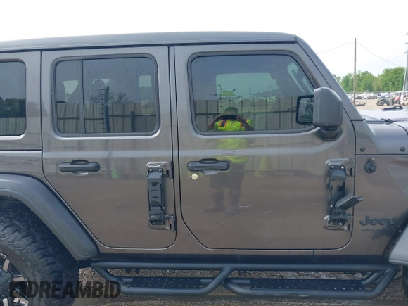 2021 Jeep Wrangler Unlimited Sport S with VIN 1C4HJXDG2MW700461, listed as a IAAI auction lot 41894307 with 82,454 mi miles. Bid and sale history available at carsss.com. Image 13.