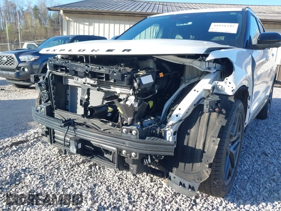 2025 Ford Explorer ST z VIN 1FMWK8GC9SGA40313, wystawiony jako IAAI lot #41931242 z przebiegiem 9 279 mil mil oraz . Historia ofert i sprzedaży dostępna na DreamBid. Obrazek 6.