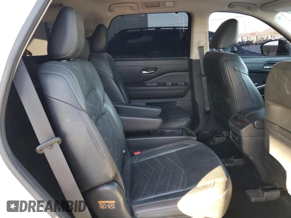 2022 Nissan Pathfinder Platinum z VIN 5N1DR3DH9NC235801, wystawiony jako Copart lot #89058675 z przebiegiem 49 260 mil mil oraz Szkoda całkowita • Salvage title. Historia ofert i sprzedaży dostępna na DreamBid. Obrazek 11.