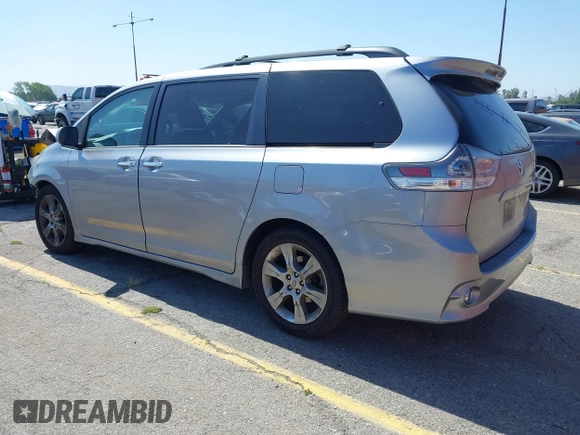 2013 Toyota Sienna SE с VIN 5TDXK3DC7DS287161, выставлен на аукционе IAAI как лот 42249232 с пробегом 168 307 миль миль и . История ставок и продаж доступна на DreamBid. Изображение 3.