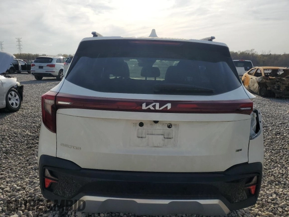 2024 Kia Seltos SX z VIN KNDETCA74R7475682, wystawiony jako Copart lot #50209985 z przebiegiem 34 847 mil mil oraz Szkoda całkowita • Salvage title. Historia ofert i sprzedaży dostępna na DreamBid. Obrazek 6.