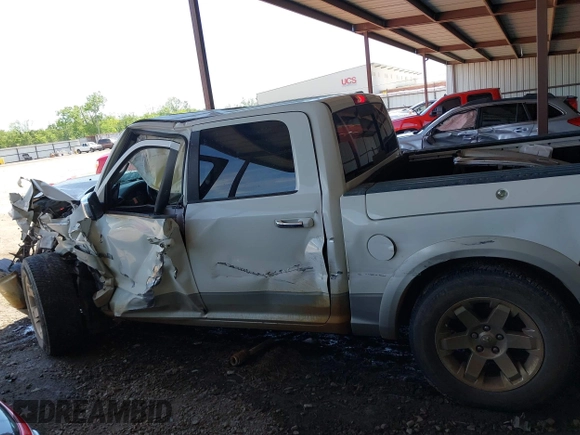 2009 Dodge 1500 Laramie z VIN 1D3HV13TX9J519720, wystawiony jako IAAI lot #42055968 z przebiegiem 190 226 mil mil oraz . Historia ofert i sprzedaży dostępna na DreamBid. Obrazek 14.