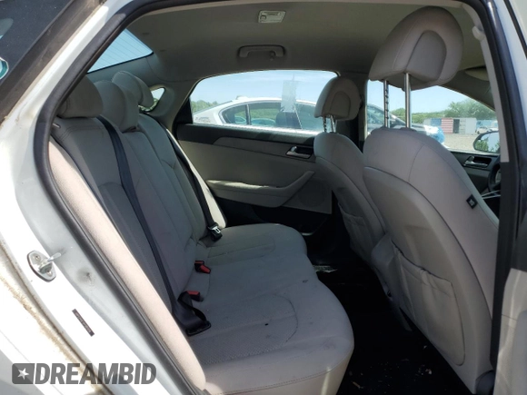 2016 Hyundai Sonata SE z VIN 5NPE24AF1GH385558, wystawiony jako Copart lot #57356665 z przebiegiem 98 991 mil mil oraz Czysty tytuł • Clean title. Historia ofert i sprzedaży dostępna na DreamBid. Obrazek 10.