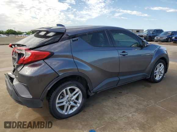 2021 Toyota C-HR LE z VIN JTNKHMBX2M1111227, wystawiony jako Copart lot #51603515 z przebiegiem 73 192 mil mil oraz Czysty tytuł • Clean title. Historia ofert i sprzedaży dostępna na DreamBid. Obrazek 3.