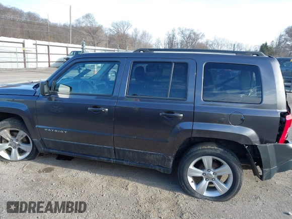 2016 Jeep Patriot High Altitude z VIN 1C4NJPFA5GD543228, wystawiony jako IAAI lot #41790893 z przebiegiem 109 949 mil mil oraz . Historia ofert i sprzedaży dostępna na DreamBid. Obrazek 15.