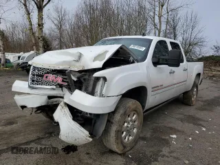 2011 GMC Sierra 2500HD Denali z VIN 1GT125C84BF246840, wystawiony jako Copart lot #88810585 z przebiegiem 112 201 mil mil oraz Szkoda całkowita • Salvage title. Historia ofert i sprzedaży dostępna na DreamBid. Obrazek 1.