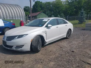 2016 Lincoln MKZ z VIN 3LN6L2JK8GR626690, wystawiony jako IAAI lot #42438226 z przebiegiem 51 678 mil mil oraz . Historia ofert i sprzedaży dostępna na DreamBid. Obrazek 2.