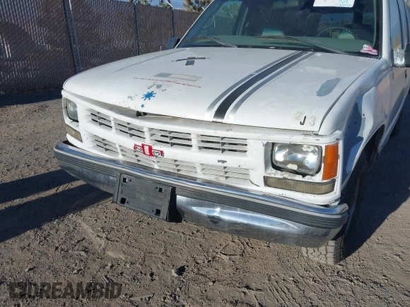 1999 Chevrolet Suburban with VIN 3GNEC16R1XG208071, listed as a IAAI auction lot 41422385 with 152,692 mi miles. Bid and sale history available at carsss.com. Image 6.