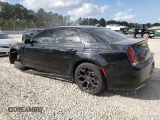 2020 Chrysler 300 S z VIN 2C3CCABTXLH122919, wystawiony jako Copart lot #78414584 z przebiegiem 122 180 mil mil oraz Szkody całkowita. Historia ofert i sprzedaży dostępna na DreamBid. Obrazek 2.