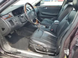 2008 Cadillac DTS 1SD z VIN 1G6KD57Y58U104142, wystawiony jako Copart lot #55274255 z przebiegiem 229 226 mil mil oraz Szkody całkowita. Historia ofert i sprzedaży dostępna na DreamBid. Obrazek 7.
