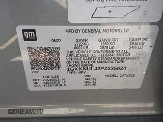 2023 GMC Acadia SLT with VIN 1GKKNUL42PZ235624, listed as a IAAI auction lot 42677280 with 36,293 mi miles and . Bid and sale history available at DreamBid. Image 9.