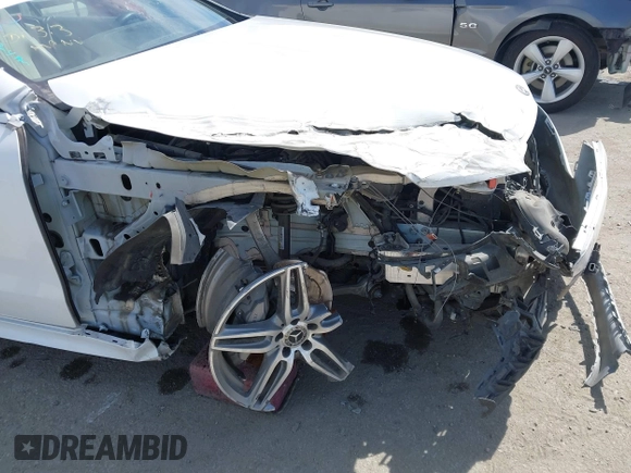 2019 Mercedes-Benz E-Class E 450 with VIN WDD1K6HB6KF082992, listed as a IAAI auction lot 32447280 with 0 mi miles. Bid and sale history available at carsss.com. Image 17.