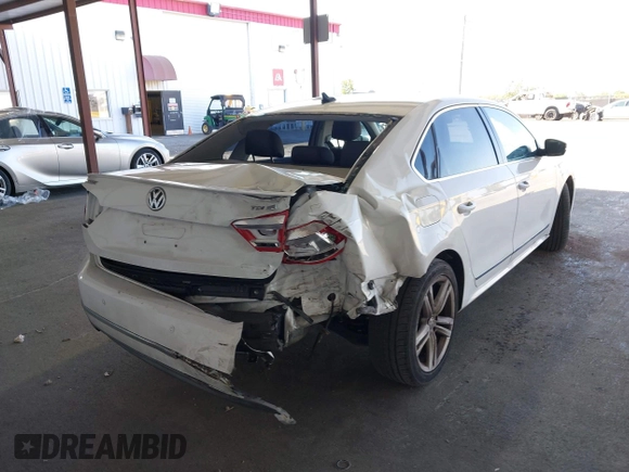 2015 Volkswagen Passat SEL Premium z VIN 1VWCV7A39FC036953, wystawiony jako IAAI lot #42181825 z przebiegiem 118 040 mil mil oraz . Historia ofert i sprzedaży dostępna na DreamBid. Obrazek 4.