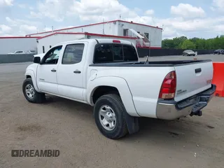 2007 Toyota Tacoma PreRunner z VIN 5TEJU62N77Z327977, wystawiony jako IAAI lot #42450935 z przebiegiem 140 983 mil mil oraz . Historia ofert i sprzedaży dostępna na DreamBid. Obrazek 3.