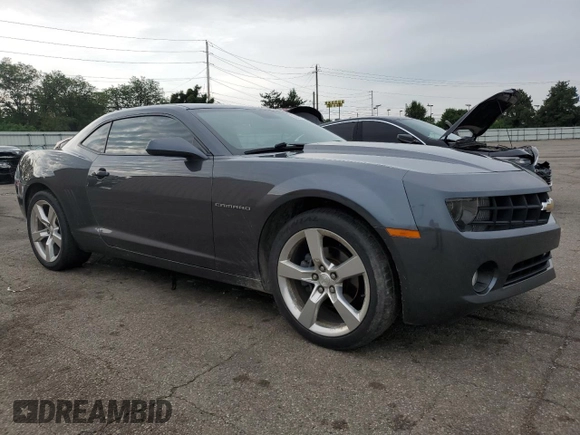 2010 Chevrolet Camaro 2LT z VIN 2G1FC1EV0A9165381, wystawiony jako Copart lot #60524125 z przebiegiem 223 056 mil mil oraz Szkoda całkowita • Salvage title. Historia ofert i sprzedaży dostępna na DreamBid. Obrazek 4.