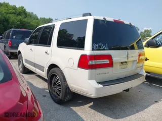 2007 Lincoln Navigator with VIN 5LMFU28557LJ00901, listed as a IAAI auction lot 39925964 with 238,361 mi miles. Bid and sale history available at carsss.com. Image 3.