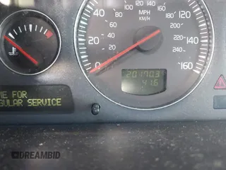 2004 Volvo XC90 with VIN YV1CZ59H641080004, listed as a IAAI auction lot 41917954 with 201,703 mi miles. Bid and sale history available at carsss.com. Image 7.