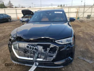 2019 Audi e-tron Prestige z VIN WA1VAAGE5KB024077, wystawiony jako Copart lot #69376182 z przebiegiem 34 077 mil mil oraz . Historia ofert i sprzedaży dostępna na DreamBid. Obrazek 5.