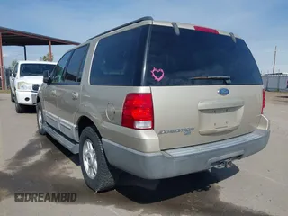 2005 Ford Expedition Special Service with VIN 1FMPU15595LA67565, listed as a IAAI auction lot 41723035 with 106,512 mi miles. Bid and sale history available at carsss.com. Image 3.