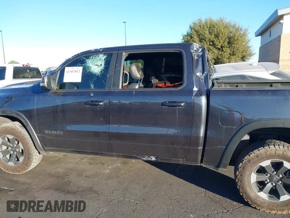 2019 Ram 1500 Rebel z VIN 1C6SRFLT2KN900600, wystawiony jako IAAI lot #41307832 z przebiegiem 74 481 mil mil oraz . Historia ofert i sprzedaży dostępna na DreamBid. Obrazek 14.