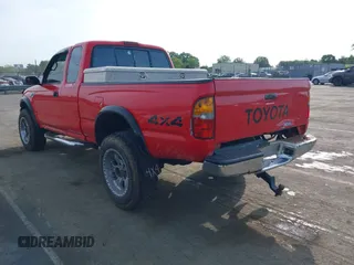 1996 Toyota Tacoma z VIN 4TAWM72N8TZ158887, wystawiony jako IAAI lot #42171836 z przebiegiem 248 871 mil mil oraz . Historia ofert i sprzedaży dostępna na DreamBid. Obrazek 3.