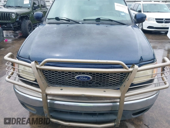 2003 Ford F-150 XLT with VIN 1FTRW07L33KC83234, listed as a IAAI auction lot 41894573 with 215,232 mi miles. Bid and sale history available at carsss.com. Image 6.