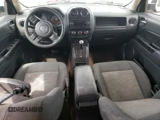 2014 Jeep Patriot Altitude z VIN 1C4NJPBA3ED729546, wystawiony jako Copart lot #52505015 z przebiegiem 202 650 mil mil oraz Szkoda całkowita • Salvage title. Historia ofert i sprzedaży dostępna na DreamBid. Obrazek 8.