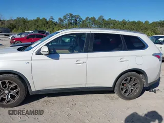 2015 Mitsubishi Outlander GT with VIN JA4JZ4AX4FZ013037, listed as a IAAI auction lot 41683425 with 172,700 mi miles and . Bid and sale history available at DreamBid. Image 14.