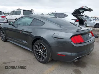 2016 Ford Mustang EcoBoost z VIN 1FA6P8TH4G5290350, wystawiony jako IAAI lot #42195141 z przebiegiem 98 495 mil mil oraz . Historia ofert i sprzedaży dostępna na DreamBid. Obrazek 3.
